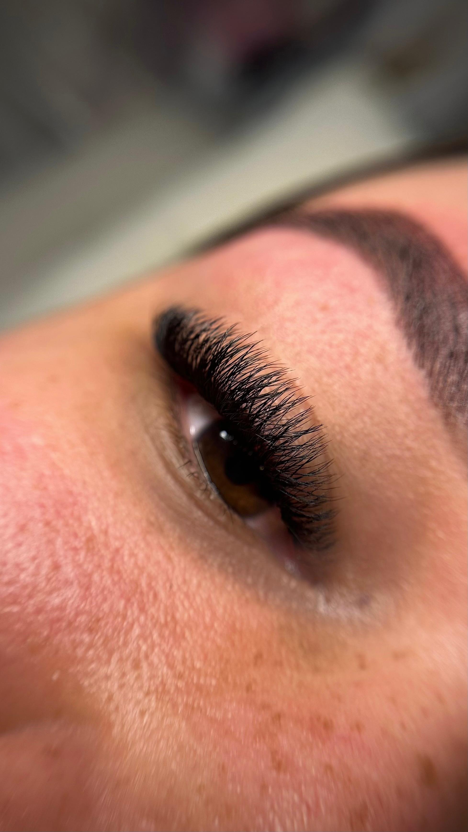 Resultado de extensão de cílios no Nessa Beauty Studio
